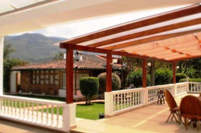 ホテル La Quinta San Andres イバラ エクステリア 写真